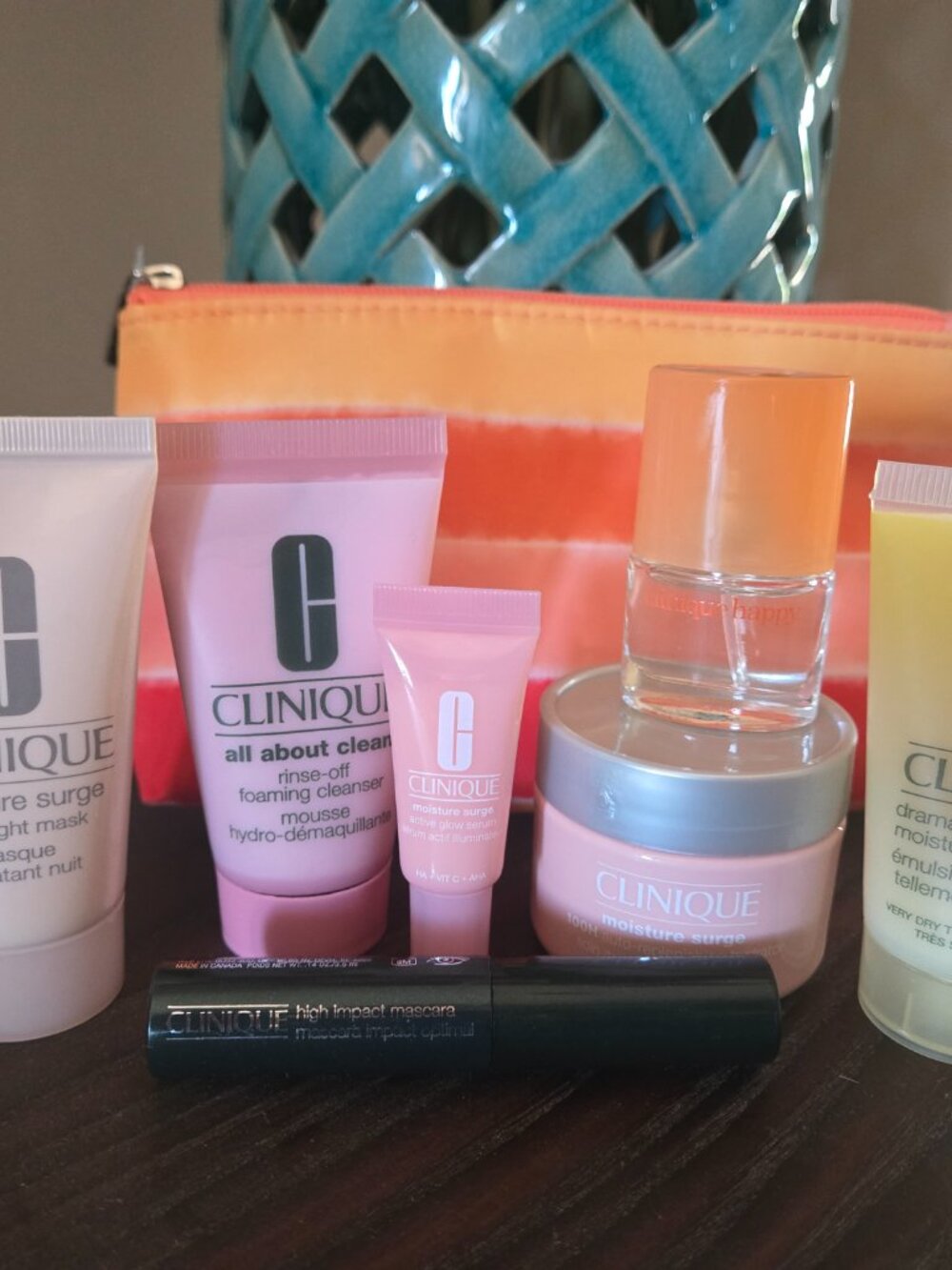 Clinique Skincare Bundle Moisture Surge Happy - Picture 4 of 4